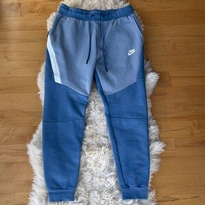 Nike Men’s Tech Blue Jogger Pants, size Small